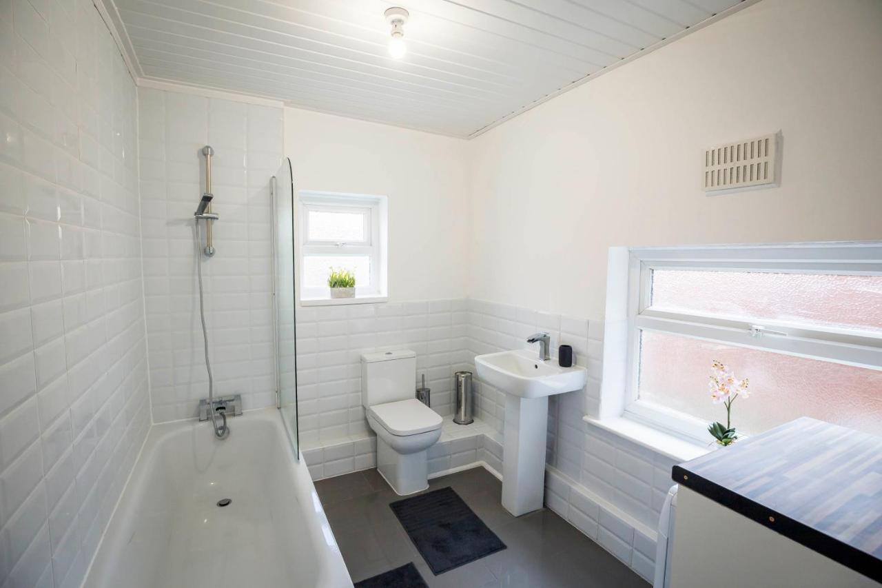 Spacious, Modern 4 Bed House Close To City Centre Честер Екстер'єр фото