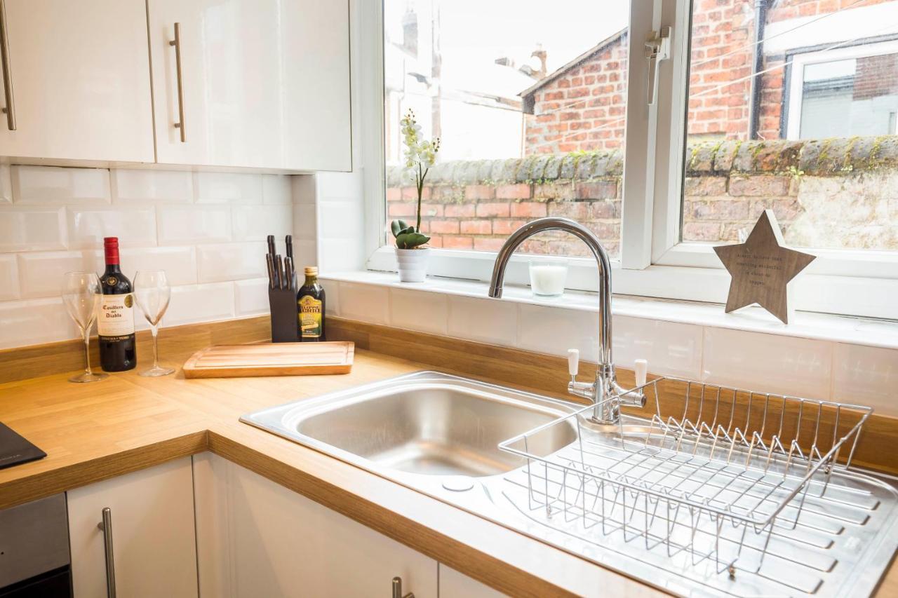 Spacious, Modern 4 Bed House Close To City Centre Честер Екстер'єр фото